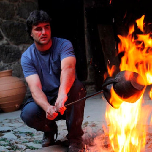 Rectoral De Gundivós & Elías González: Custodians of Ceramica de Gundivós
